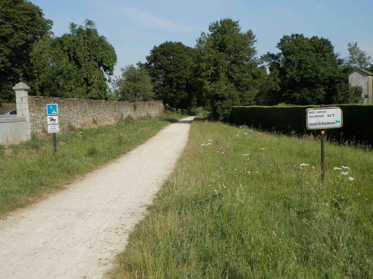 Vallée des Ardoisières Mael-Carhaix Extérieur photo