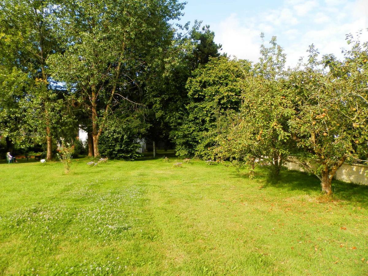 Vallée des Ardoisières Mael-Carhaix Extérieur photo